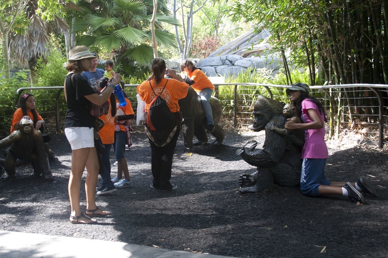 316-5372 San Diego Zoo - Gorilla Statues.jpg